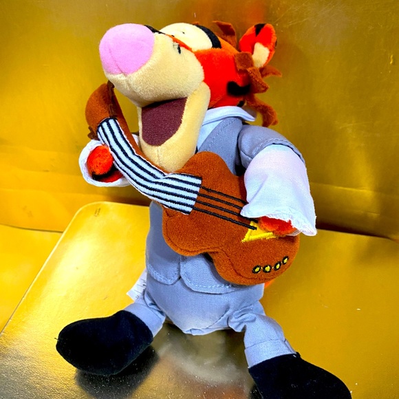 DISNEY STORE EXCLUSIVE NWT VTG WINNIE THE POOH 1984 ROCK BAND BEAN BAG PLUSH (4) - Picture 4 of 13